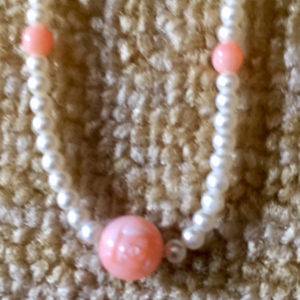 VINTAGE AVON WHITE FAUX PEARL PINK BEAD NECKLACE